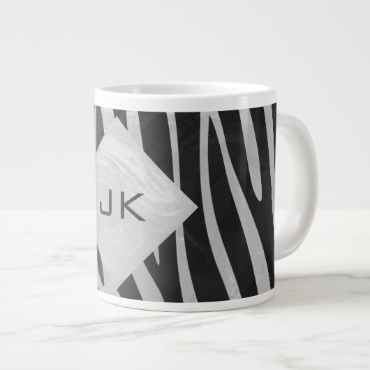 Zebra zwart-wit en lichtgrijs monogram grote koffiekop (Voorkant rechts)