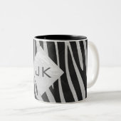 Zebra zwart-wit en lichtgrijs monogram tweekleurige koffiemok (Voorkant rechts)