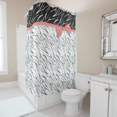 Zebra zwarte witte tijgerleder strepen roze douchegordijn (In situ)