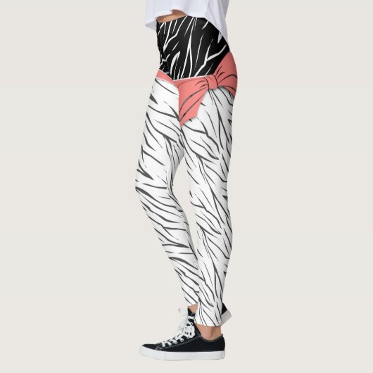 Zebra zwarte witte tijgerleder strepen roze leggings (Links)