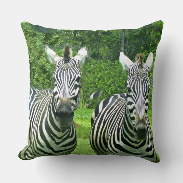 Zebra's in Vreedzame Weide Kussen (Voorkant)