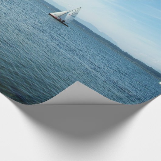 zee, blauwe lucht en cadeau voor witte boten cadeaupapier (Hoek)