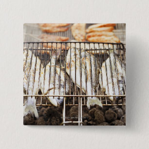 Zee breekt op barbecuesgrill. vierkante button 5,1 cm