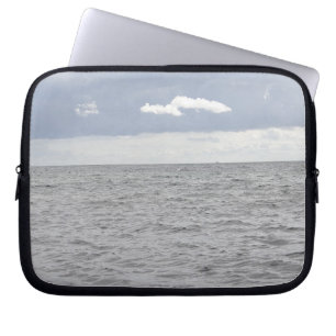 Zee en wolken laptop sleeve
