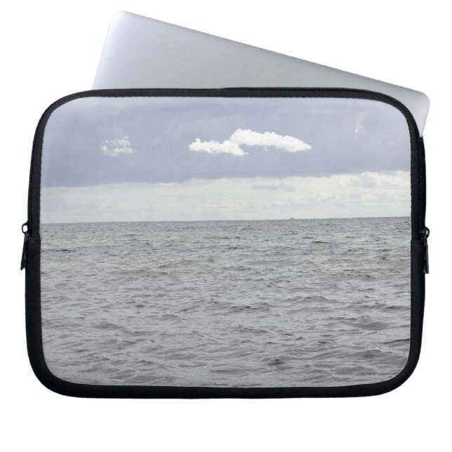 Zee en  wolken laptop sleeve (Voorkant)