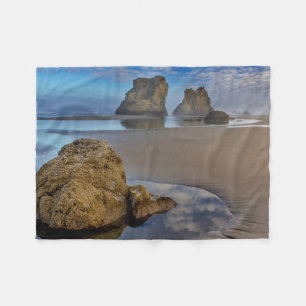 Zee-erosieformaties op Bandon Beach in Bandon, Ore Fleece Deken