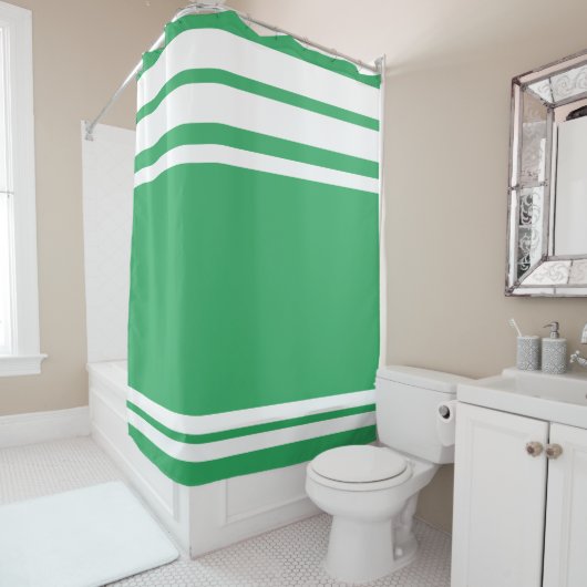 Zee Groen: Moderne Lijnen in Wit Douchegordijn (In situ)