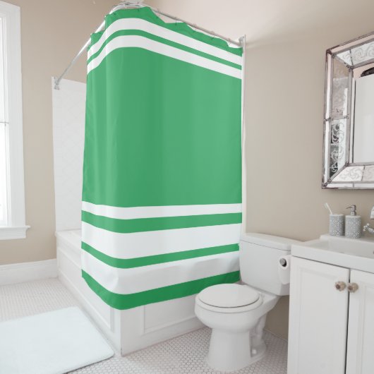 Zee Groen: Moderne Lijnen in Wit Douchegordijn (In situ)