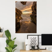 Zee grot aan de windansea Beach Poster (Thuiskantoor)