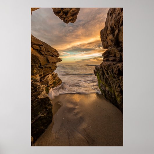 Zee grot bij Windansea Beach Poster (Voorkant)