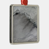 Zee-ijs en wolkenstraten in het Zee Bering Metalen Ornament (Rechts)