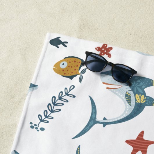 Zee Life Shark Dance Monogram Strandlaken (In situ)