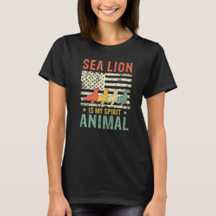 Zee Lion Spirit Animal Retro US American F T-shirt