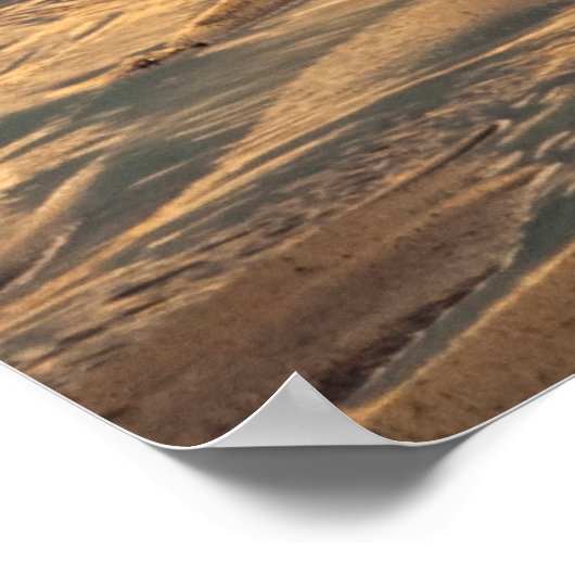 Zee loopt op zonsondergang naar het strand poster (Hoek)