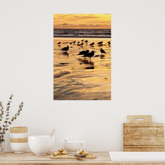 Zee loopt op zonsondergang naar het strand poster (Keuken)