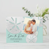 Zee met fotobetakkleurier, wit zand dollars save the date (Staand voorkant)