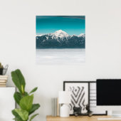 Zee mist onder de berg poster (Thuiskantoor)