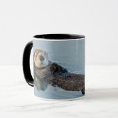 Zee otter die op de rug drijft mok (Voorkant links)