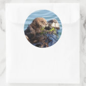 Zee Otter moeder en jongen met kelp Ronde Sticker (Tas)