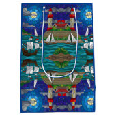 Zee Red Lighthouse Sailing Ships Shore Starry Sky Medium Cadeauzakje (Achterkant)