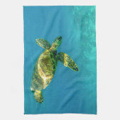 Zee Scheerschildpad zwemt in turkooizen oceaanwate Theedoek (Verticaal)