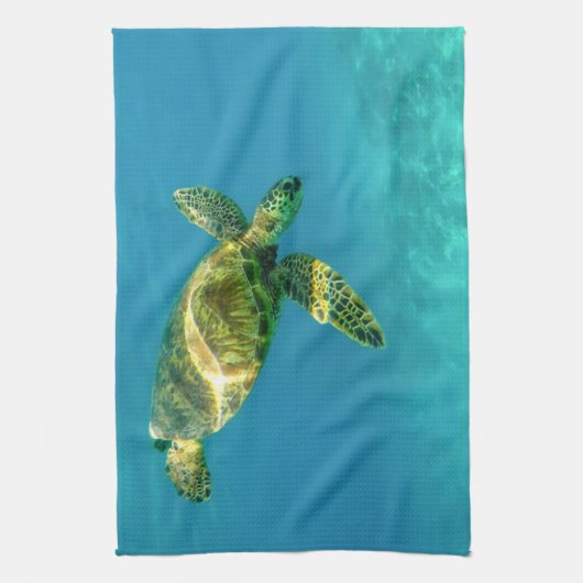 Zee Scheerschildpad zwemt in turkooizen oceaanwate Theedoek (Verticaal)