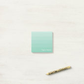 Zee schuimhoeden van groene stripes post-it® notes (Op bureau)