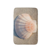 Zee Shell dat op zandstrand wetend Badmat (Voorkant Verticaal)