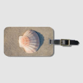 Zee Shell dat op zandstrand wetend Bagagelabel (Voorkant (horizontaal))