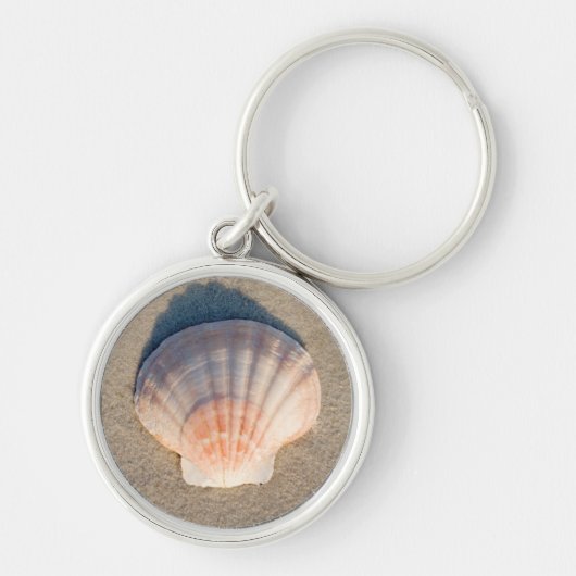 Zee Shell dat op zandstrand wetend Sleutelhanger (Voorkant)