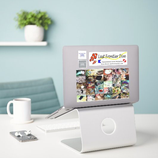 【 Zee Slug 】 je duikboekje op! Sticker (Laptop op bureau)