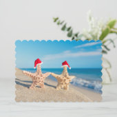 Zee-sterren paar in Santa Hats wandelen op het str Feestdagenkaart (Staand voorkant)