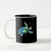 Zee Turtle Earth Day 2025 Zee dieren Tweekleurige Koffiemok (Links)