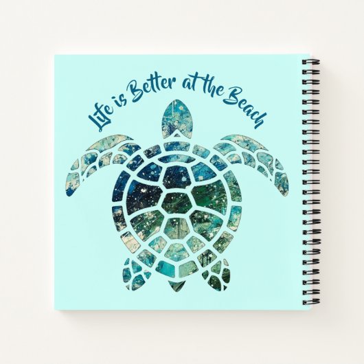 Zee Turtle - Het leven is beter op het strand Notitieboek (Achterkant)