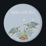 Zee Turtles Beach Wedding Magneet<br><div class="desc">Schattig Zee Turtle-koppel in de waterverf staat op het strand,  de oceaan,  het leven van het zee het trouwartikel. Dusty blauw,  blauwgroen zijn de belangrijkste kleuren. Uitzicht het collectie voor geschenken,  uitnodigingen en bruiloft.</div>