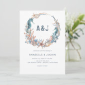 Zee Wreath | Rustige Beach Monogram Weddenschap Kaart (Staand voorkant)