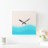 Zee zwaait op het strand. vierkante klok (Huis)