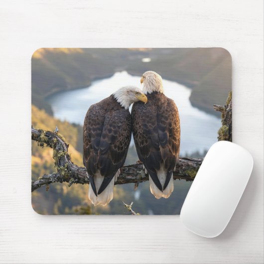 Zeearend met uitzicht op een bergmeer muismat (Met muis)