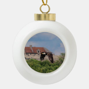 Zeearend passeert Fort Ticonderoga Keramische Bal Ornament