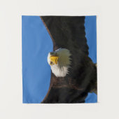 Zeearend vliegt dicht langs wandkleed (Voorkant)