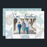 Zeeen en groeten Seashell Holiday Fotokaart Kaart<br><div class="desc">Deze zeemijlige "Zeeen en groeten" kerstfeestfoto-kaart is voorzien van een foto met vakantielichten,  seizoenshellen,  een schildpad en een zeester. De achterkant is voorzien van een turkooisachtergrond met zeestervispatronen. Pas het aan uw behoeften aan. In mijn winkel kun je passende producten vinden.</div>