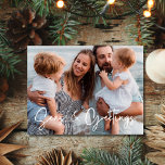 Zeeën & Groet Familie Florida Strand Foto Feestdagenkaart<br><div class="desc">Stuur zonnige vakantiegrroeten met onze Seas & Greetings familie strand foto vakantie ansichtkaart! Ideaal voor families die van het strandleven houden, is deze ansichtkaart ontworpen om jouw favoriete Florida strandfoto te laten zien naast een speelse “Seas & Greetings” boodschap. Met zijn luchtige, kustvibe is deze ansichtkaart een warme en vrolijke...</div>