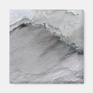 Zeeen ijs en wolkenstraten in het Zee Bering Magneet