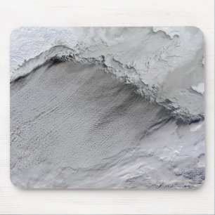 Zeeen ijs en wolkenstraten in het Zee Bering Muismat