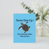 Zeeen schildpad geeft nooit op briefkaart (Staand voorkant)