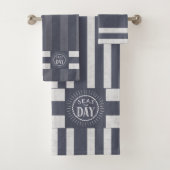 Zeeen van de dag Denim Blue Striped Nautical Theme Bad Handdoek (Insitu)