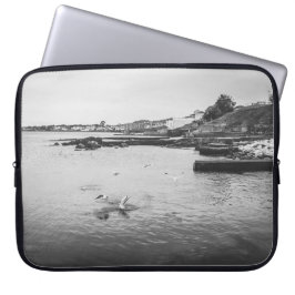 Zeegarenden die over de oceaan vliegen laptop sleeve