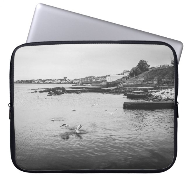 Zeegarenden die over de oceaan vliegen laptop sleeve (Voorkant)