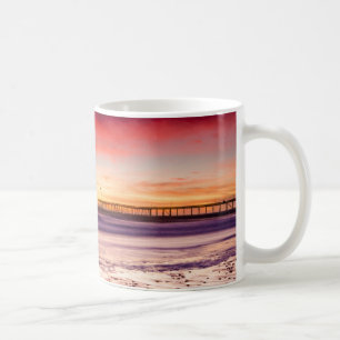 Zeegezicht en pier bij zonsondergang, CA Koffiemok