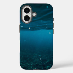 Zeegezicht met strand, grote golf en Mount Sea Cas iPhone 16 Hoesje